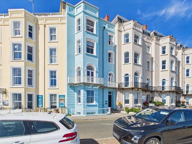 Flat for sale in Tenby, Pembrokeshire