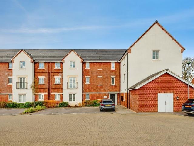 Flat for sale in Forge Wood, Glynde