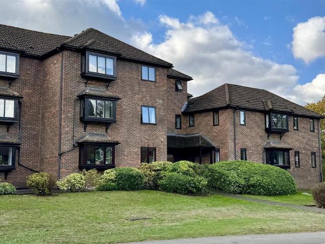 Flat for sale in Binscombe, Waverley