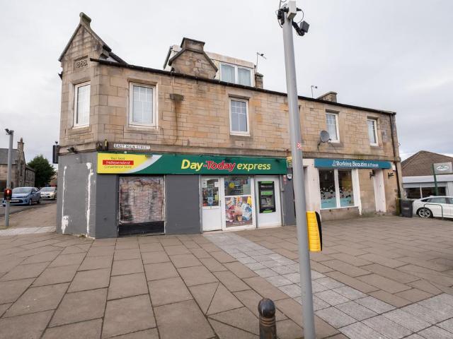 Flat for sale in Uphall, Scotland