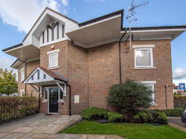 Flat for sale in The Hale, Greater London