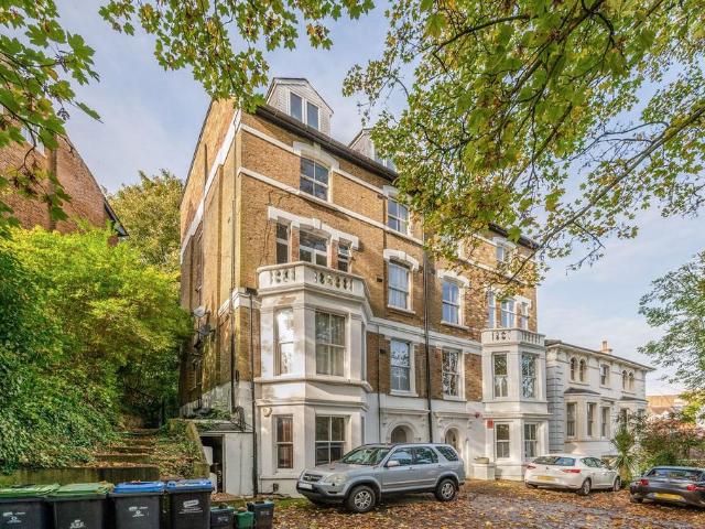 Flat for sale in Crystal Palace, Greater London