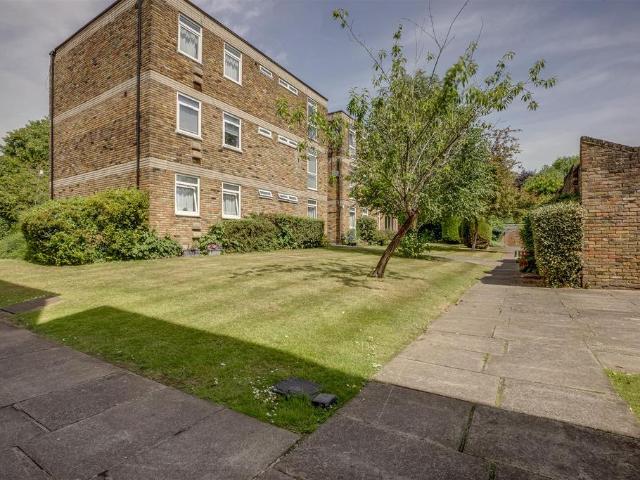 Flat for sale in Daws Hill, Cressex