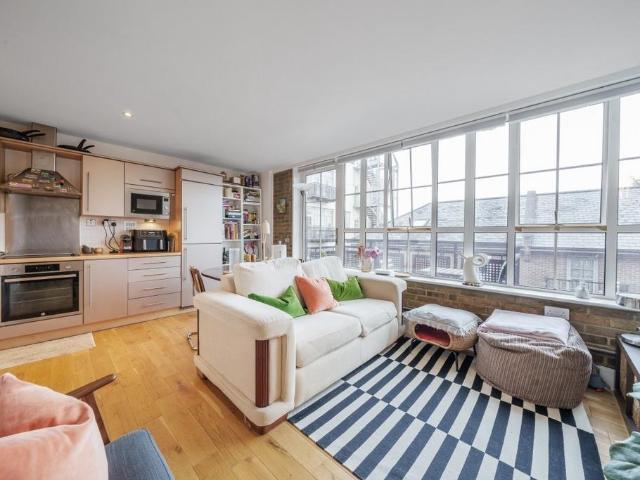 Flat for sale in Old Kent Road, Greater London