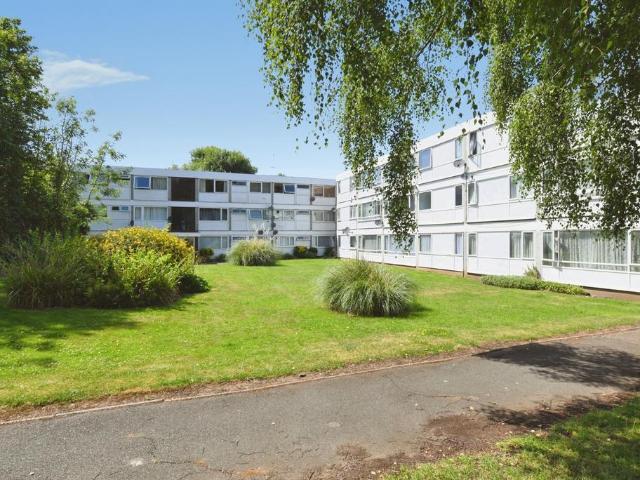 Flat for sale in Navestock Side, Essex