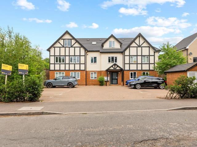 Flat for sale in London Borough of Croydon, Hillview