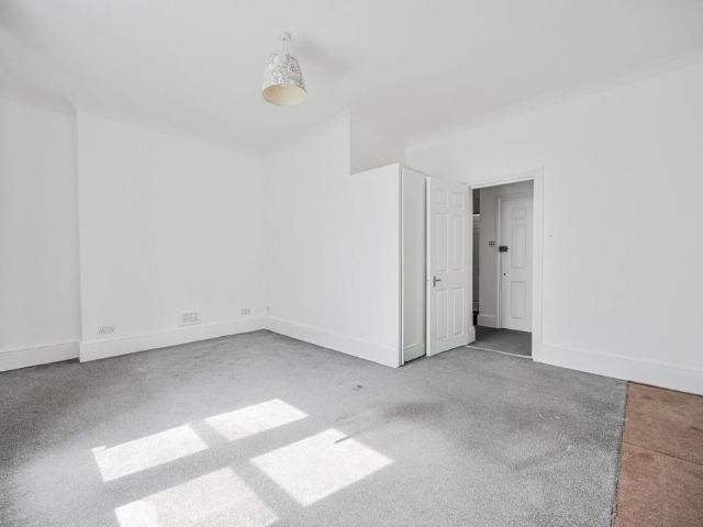 Flat for sale in Upper Edmonton, Greater London