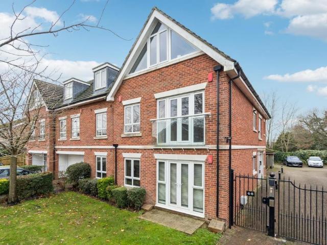 Flat for sale in Amersham