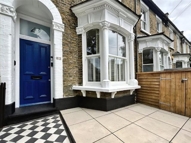 Flat for sale in London Borough of Lewisham, Greater London