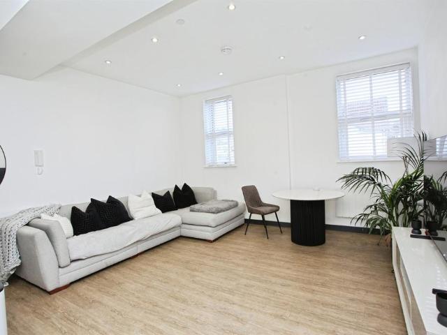 Flat for sale in Gilfach, Bargoed