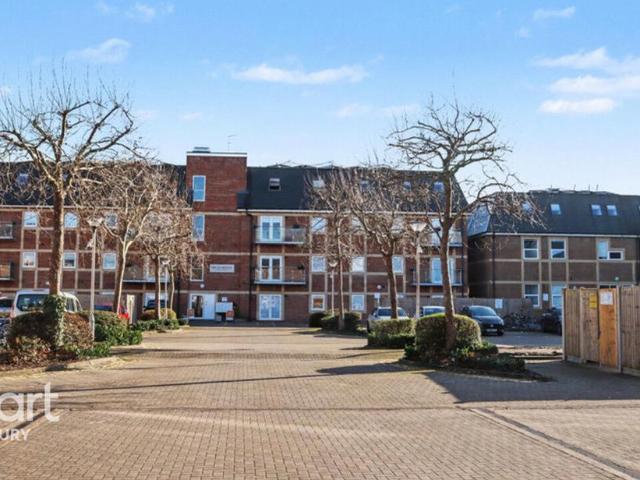 Flat for sale in Quarrendon, Aylesbury