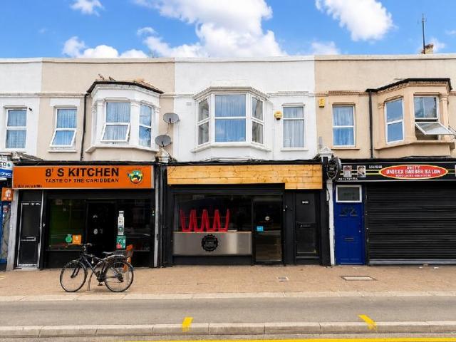 Flat for sale in Upper Walthamstow, Greater London