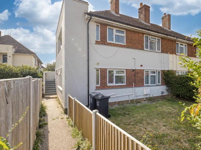 Flat for sale in Newington, Acol