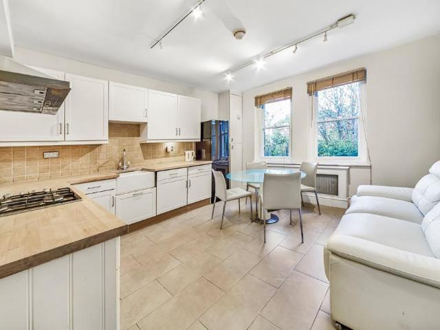 Flat for sale in London Borough of Lambeth, Greater London