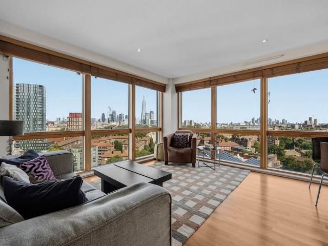Flat for sale in London Borough of Southwark, Greater London