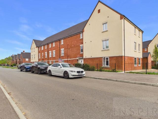 Flat for sale in Tinsley Green, Crawley