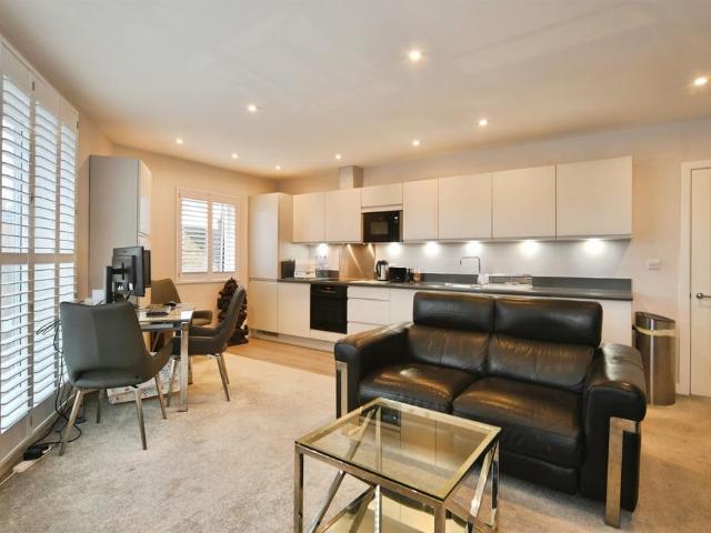 Flat for sale in North Watford