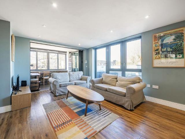 Flat for sale in Old Kent Road, Greater London