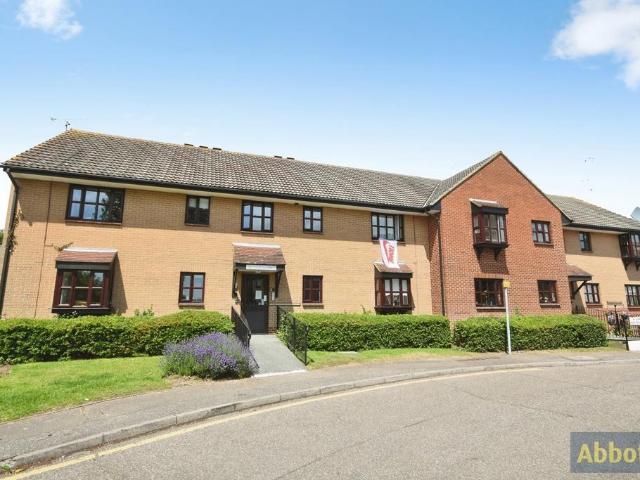 Flat for sale in Barling, Essex