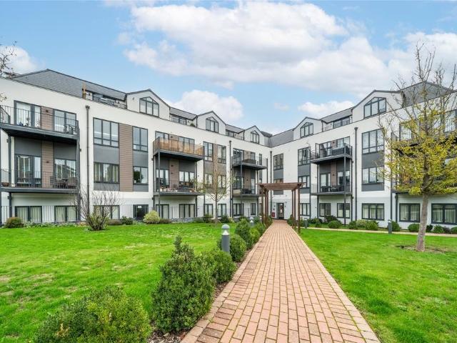 Flat for sale in Pachesham Park, Surrey