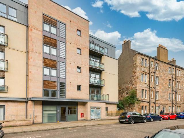 Flat for sale in Lauriston, Scotland