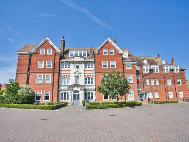 Flat for sale in Golden Valley, Folkestone
