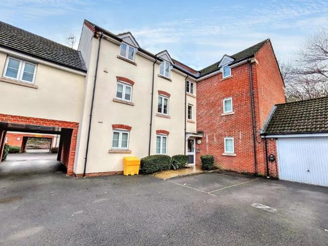 Flat for sale in Helford, Hampshire