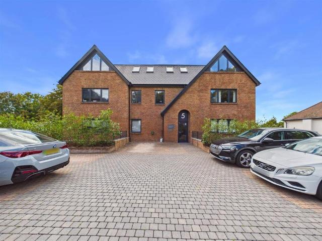 Flat for sale in London Borough of Croydon, Greater London