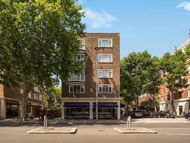 Flat for sale in Kensington, Greater London