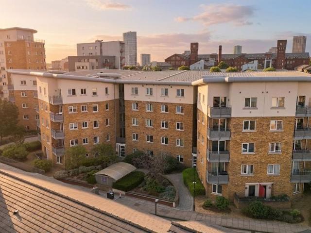 Flat for sale in Old Ford, Bow