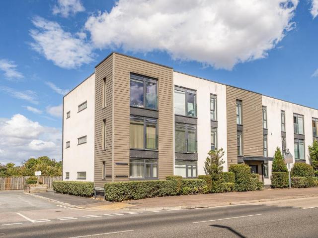 Flat for sale in Firepool, Rumwell