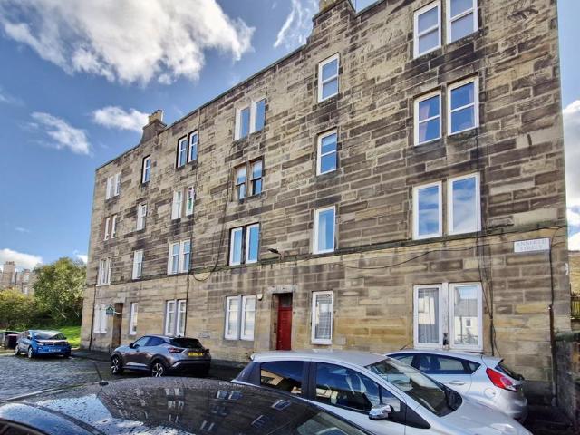 Flat for sale in Newhaven, Leith