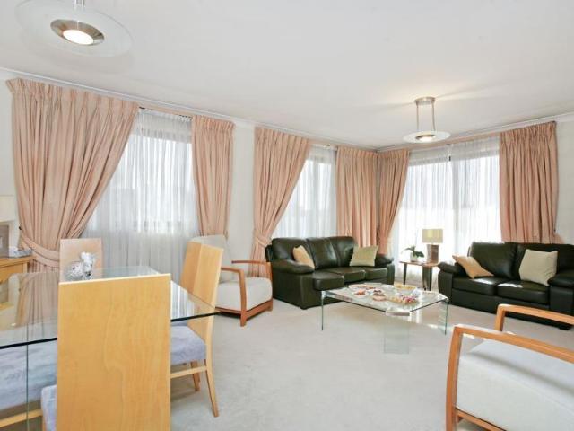 Flat for sale in Brook Green, Greater London