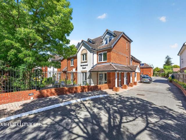 Flat for sale in Hillview, Surrey