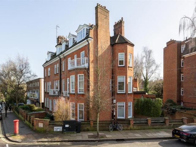 Flat for sale in Belsize Park, Greater London