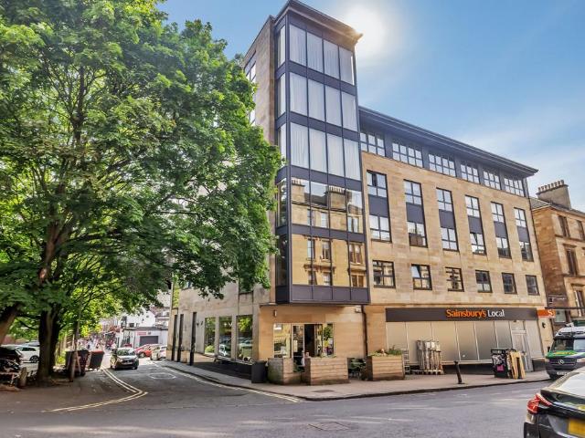 Flat for sale in Hillhead, Scotland