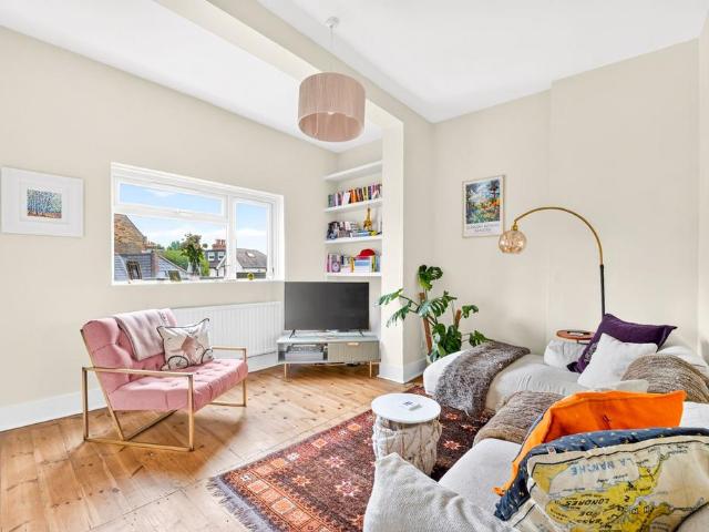 Flat for sale in London Borough of Haringey, Greater London