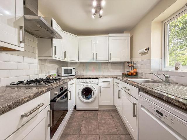 Flat for sale in The Hale, Greater London