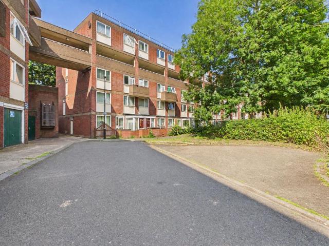 Flat for sale in Battle Field, Tyne And Wear