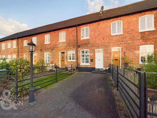 Flat for sale in Raveningham, Burgh St Peter