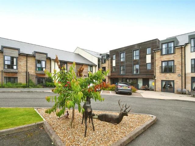 Flat for sale in Charlesworth, East Midlands