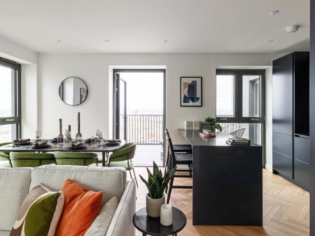 Flat for sale in Woodberry Down, Stamford Hill