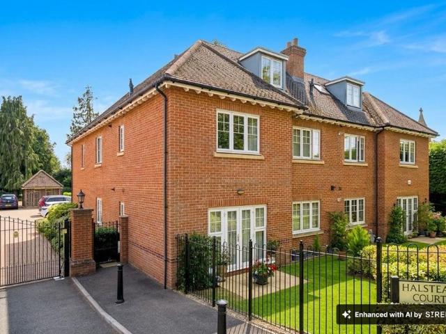 Flat for sale in Beaconsfield, Knotty Green