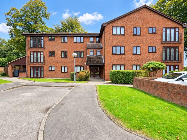 Flat for sale in Bramhall, Greater Manchester