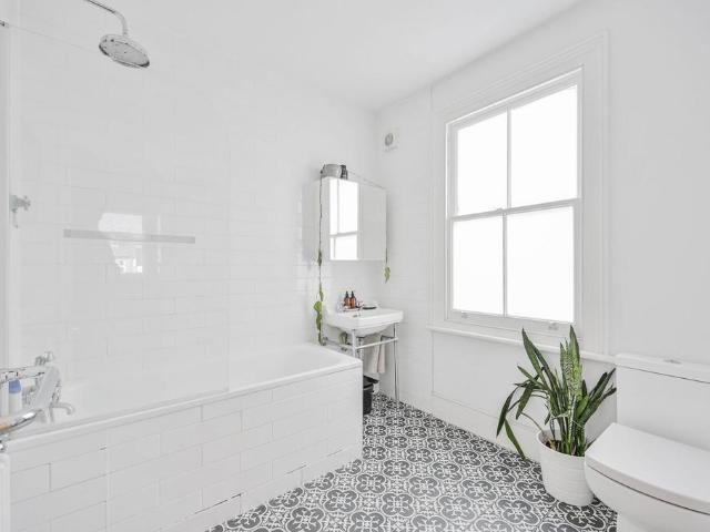 Flat for sale in London Borough of Waltham Forest, Greater London