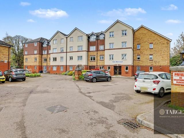 Flat for sale in Broxbourne, Hertfordshire