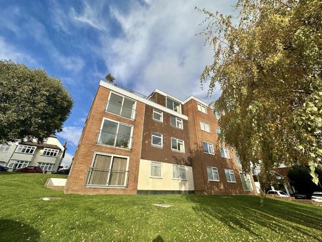Flat for sale in Alton Barnes, Essex