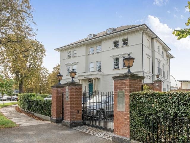 Flat for sale in Ewens Farm, Cheltenham