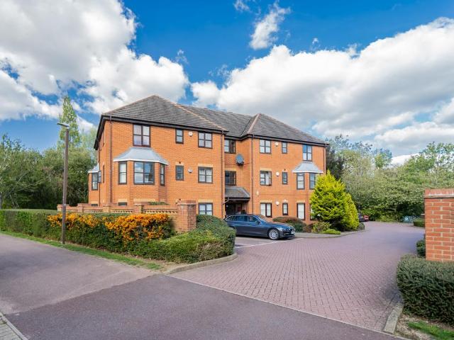 Flat for sale in Tattenhoe Park, Shenley Brook End