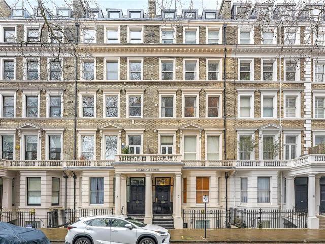 Flat for sale in South Kensington, Greater London